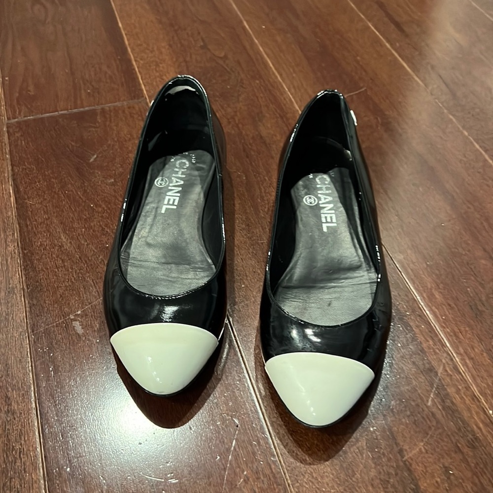 Authentic Chanel flats black and white size 37.5